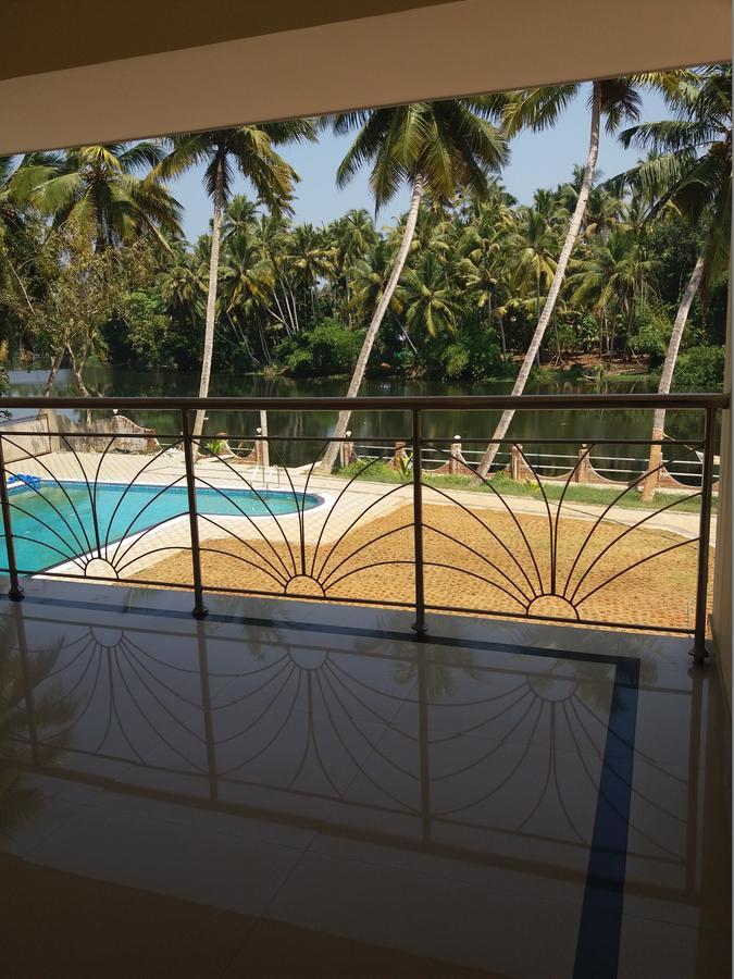Travancore Island Resort Thiruvananthapuram Ngoại thất bức ảnh